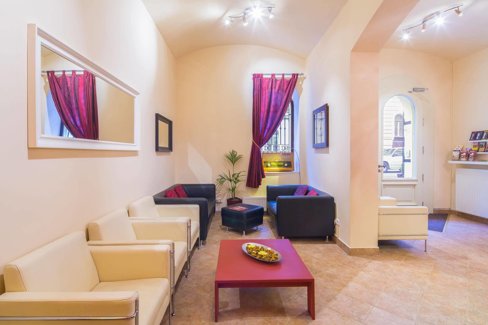 Hotel Lounge
